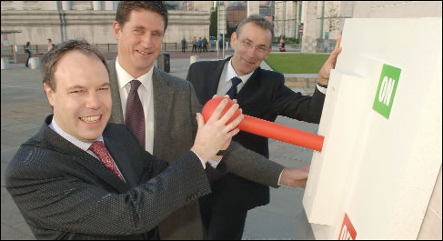 NI Energy Minister, Nigel Dodds, ROI Energy Minister, Eamon Ryan and EU Energy Commissioner, Andris Piebalgs, marking the successful completion of the Single Electricity Market.