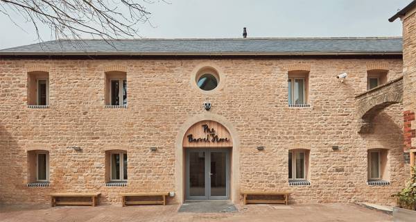 Victorian stone building becomes Enerphit youth hostel